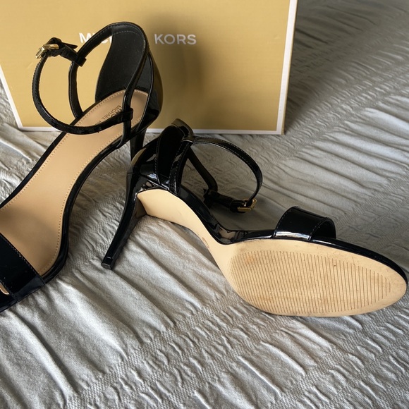 Michael Kors patent leather Dress Pumps. - Picture 2 of 2